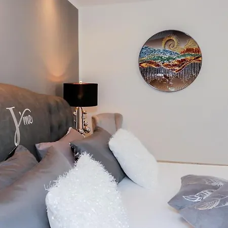 J'me Boutique - Adults Only מלון